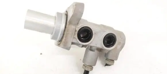 Land Rover Freelander 2 - LR2 Master brake cylinder