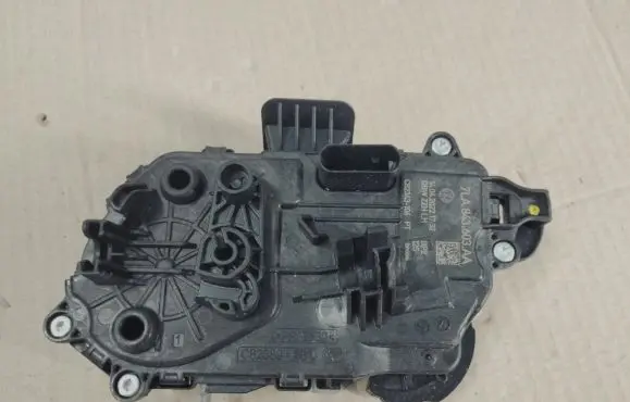 Volkswagen Multivan T6 Sliding door lock 7LA843603AA