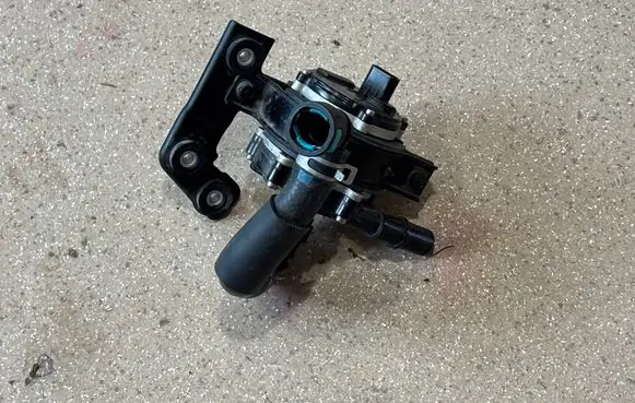 Hyundai Ioniq 5 Electric auxiliary coolant/water pump 369000EKMO