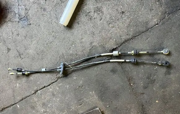 Ford C-MAX II Gear shift cable linkage AV6R7E395HH