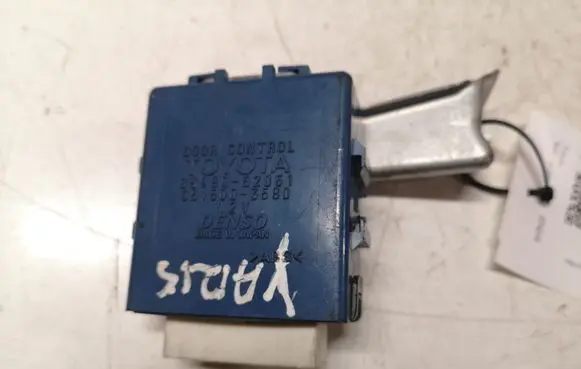 Toyota Yaris Door control unit/module 8598052051 0515003580