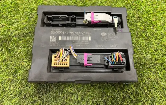 Audi A5 8T 8F Comfort/convenience module 8K0907064DP