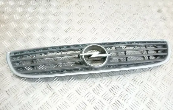 Opel Zafira A Front bumper upper radiator grill