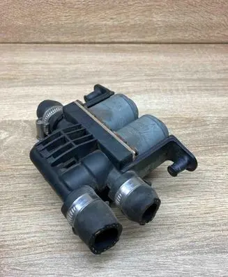 BMW 5 E39 Coolant heater control valve 8374995 1147412137