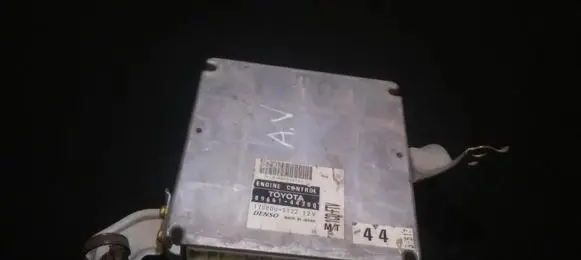 Toyota Avensis T220 Engine control unit/module 8966144300 89661-44300