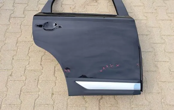 Mitsubishi Outlander Rear door