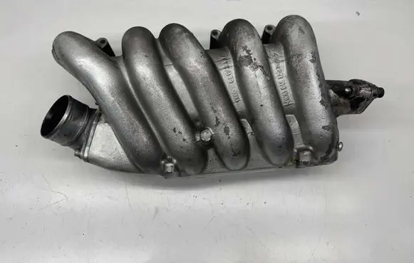 Audi 100 S4 C4 Intake manifold 046129713H
