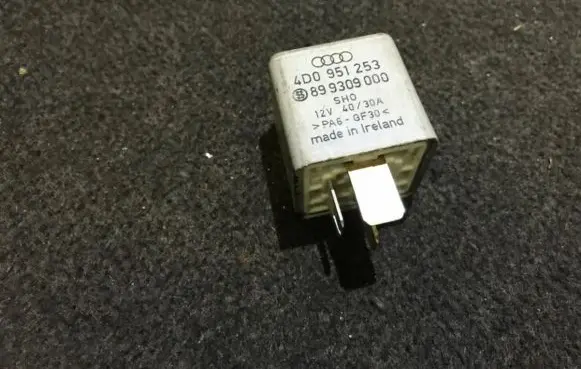 Volkswagen PASSAT B5.5 Other relay 4d0951253 89930900