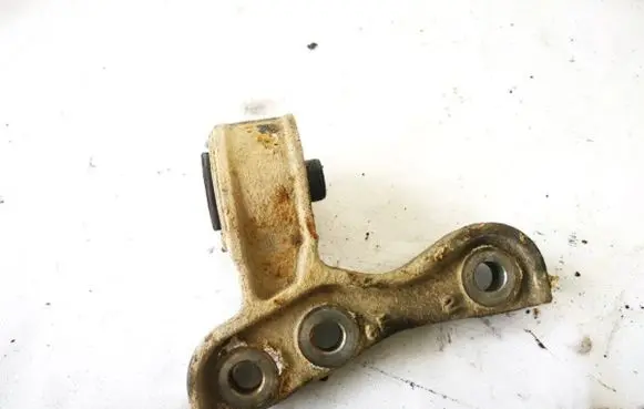 KIA Sorento Engine mount bracket