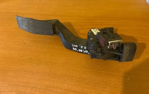 Opel Zafira A Accelerator throttle pedal 6PV00811400 9202341