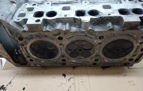 Mercedes-Benz GL X164 Engine head R6420163601