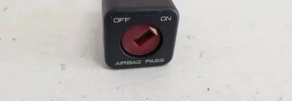Passenger airbag on/off switch