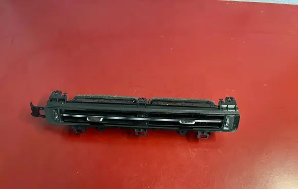 BMW X1 U11 Dash center air vent grill 9483383 9873178 64229483383