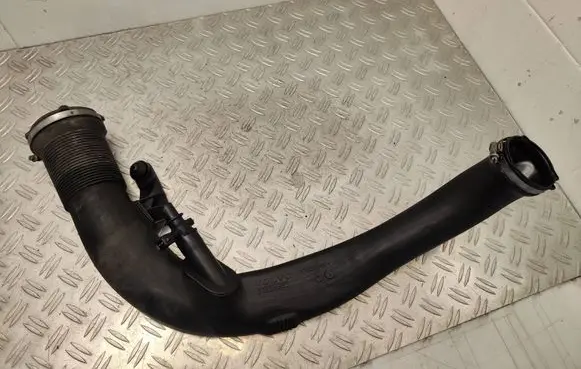 Volvo V40 Intercooler hose/pipe 31325985 U37DA