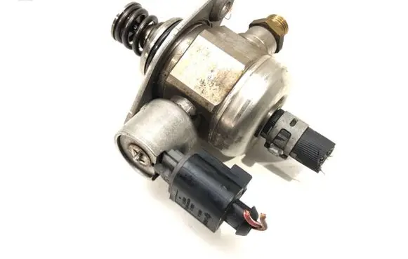 Audi A4 S4 B8 8K Fuel injection high pressure pump 06H127025Q