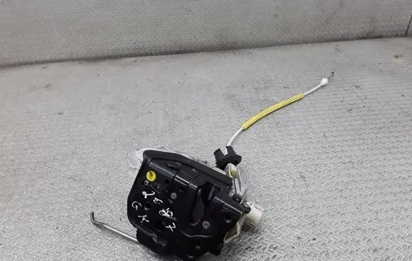 Audi A4 S4 B7 8E 8H Rear door lock 8E0839015AA