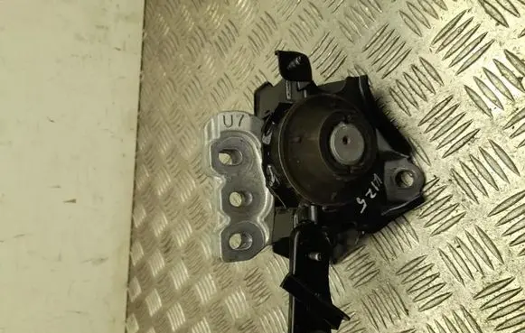 Engine mount bracket