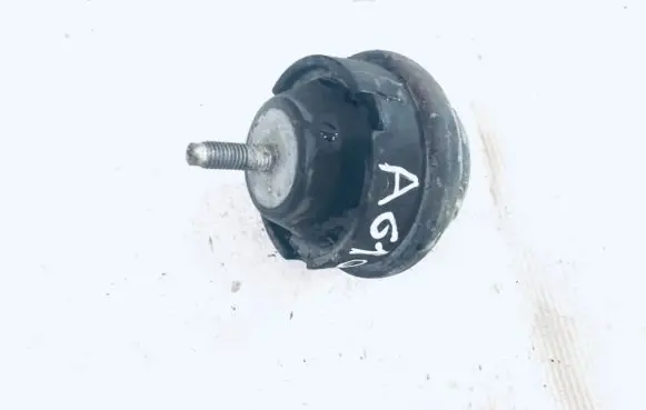 Citroen Berlingo Engine mount bracket