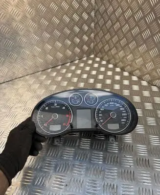 Audi A3 S3 8P Speedometer (instrument cluster) 8P0920932C