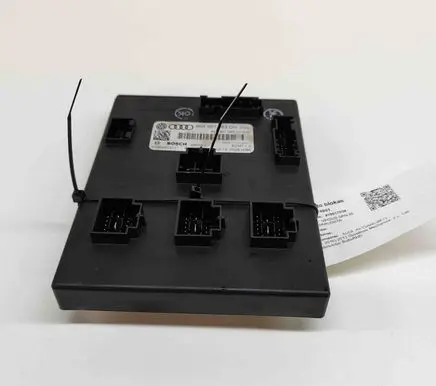 Audi A5 8T 8F Central body control module F005V01211 8K0907063DH