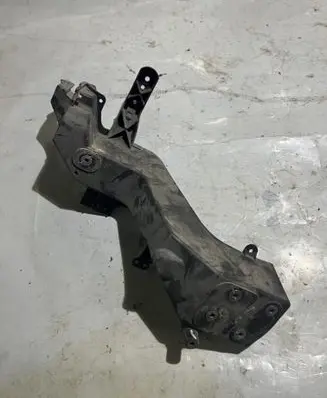 Jeep Grand Cherokee Headlight/headlamp mounting bracket M149787