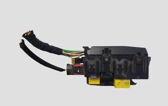 Peugeot 308 Fuse module 9806192580