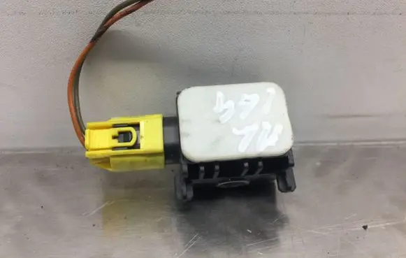 Mercedes-Benz ML W164 Airbag deployment crash/impact sensor 0038202826 060405 401476
