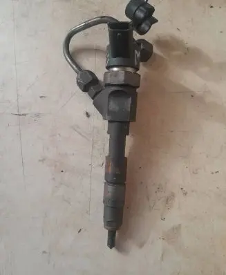 Volvo S40, V40 Fuel injector 0445110021