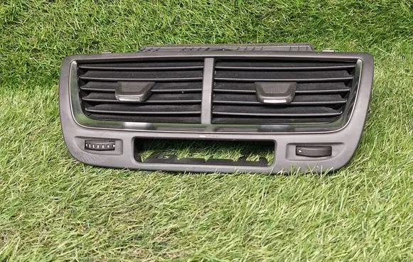 Buick Encore I Dash center air vent grill 95437803