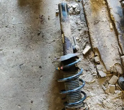 Volkswagen Golf V Front shock absorber with coil spring