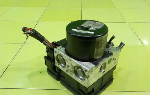 Ford Focus ABS Pump BV612C405AK