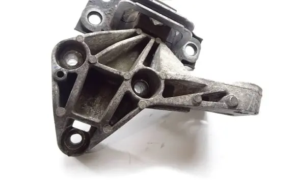 Nissan Qashqai Engine mounting bracket qcv
