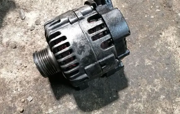 Peugeot 5008 Generator/alternator 9646321780