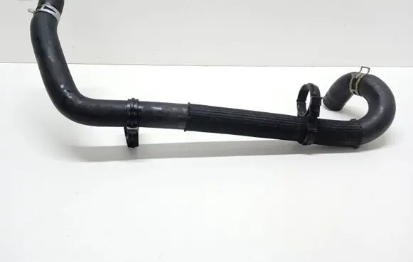 Suzuki Grand Vitara II Intercooler pipe mounting bracket 