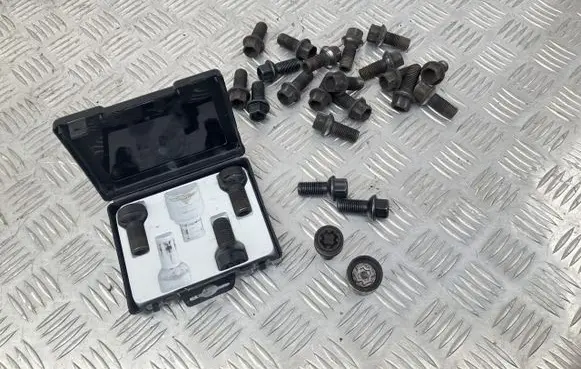 Mercedes-Benz A W177 Anti-theft wheel nuts and lock TM19066