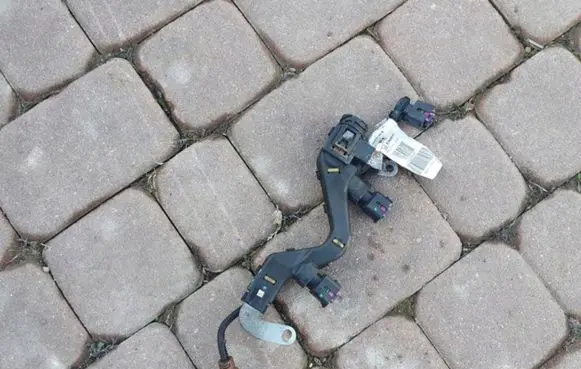 Opel Zafira C Fuel injector wires 55580911