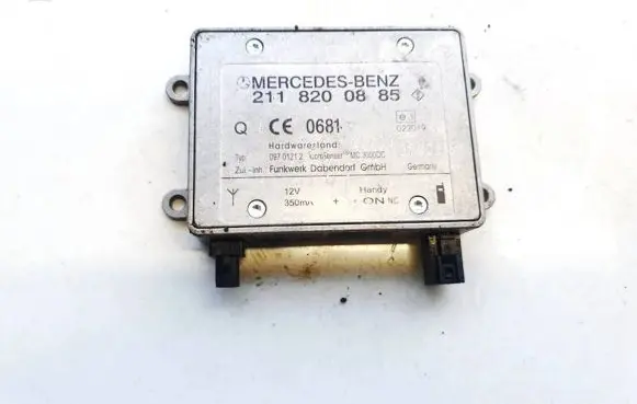 Mercedes-Benz E W211 Antenna control unit 2118200885 09760300