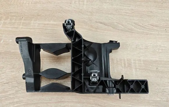 Audi A7 S7 4G Headlight/headlamp mounting bracket 4G8805608A
