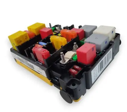 Peugeot 3008 II Fuse module 9804846880