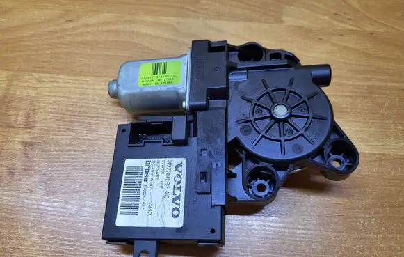 Volvo S40 Rear door window regulator motor 979039-100