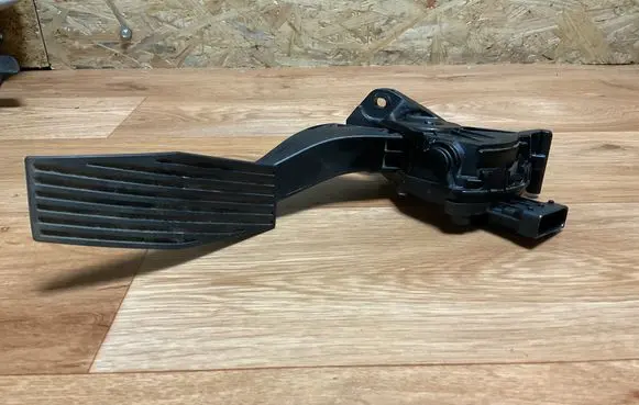 Opel Insignia A Accelerator throttle pedal 13237352 6PV00976500