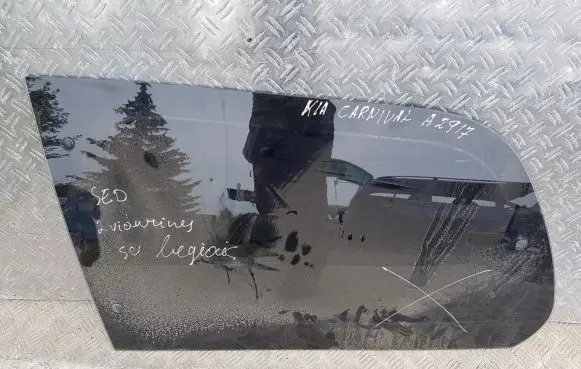 KIA Carnival Rear side window