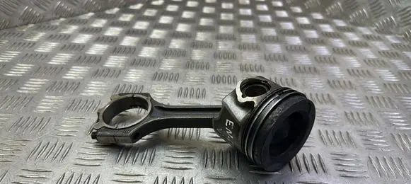 KIA Ceed Piston with connecting rod 