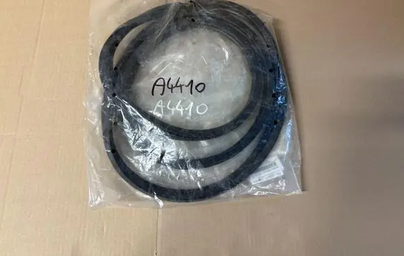 Citroen Berlingo Trunk rubber seal (body) 9817759580