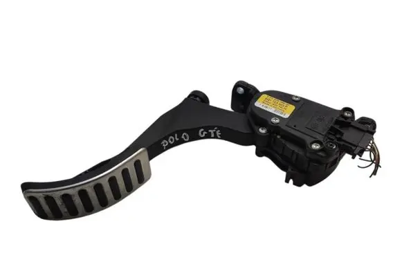 Accelerator throttle pedal