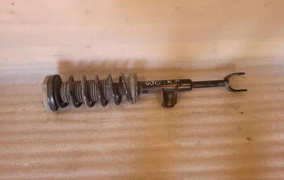 BMW 5 G30 G31 Front shock absorber with coil spring 686662303