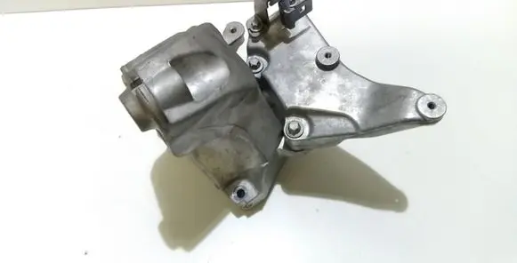 Mercedes-Benz C W205 Engine mounting bracket A6512234204 A6510940039