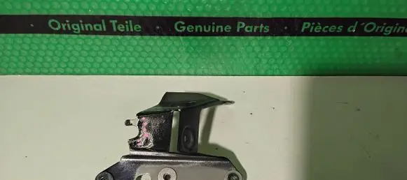 Fender mounting bracket