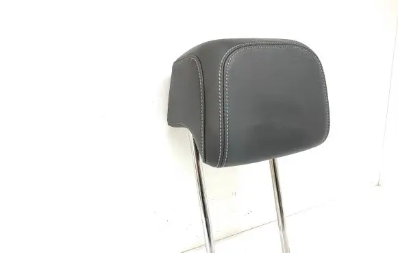 Volkswagen Touareg III Rear seat headrest 