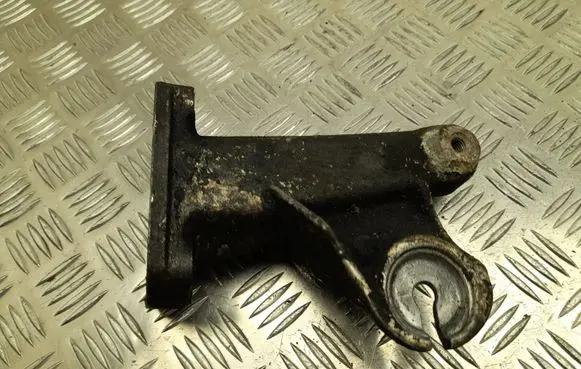 Mercedes-Benz S W126 EGR valve cooler bracket 1102233104